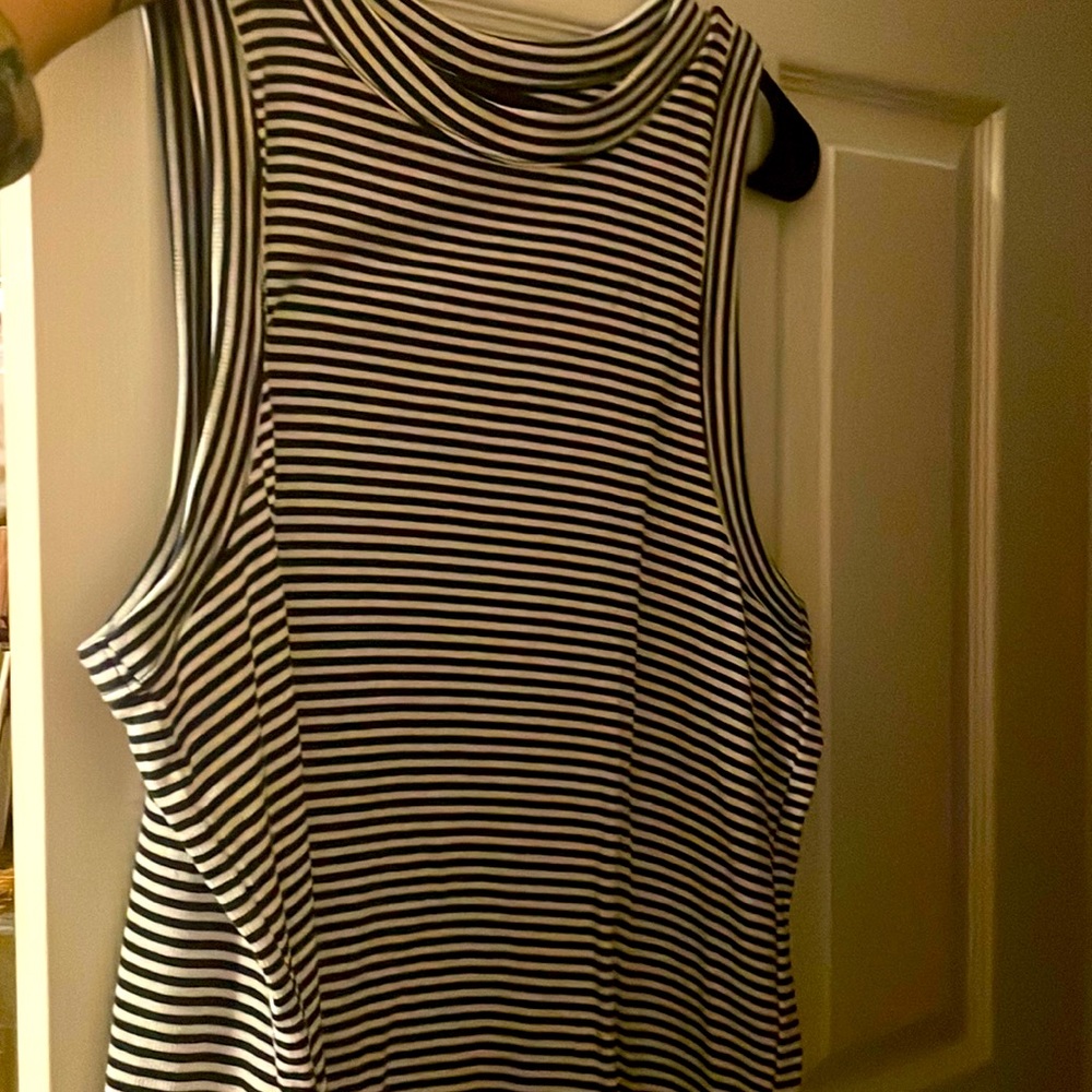 Stripes sleeveless shirt size 2X never worn black and white striped